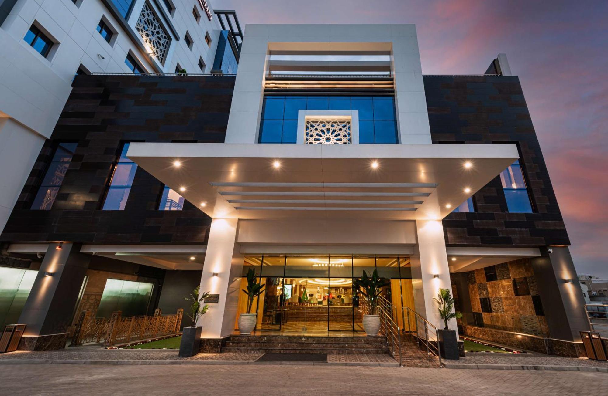 Hotel Western Center *