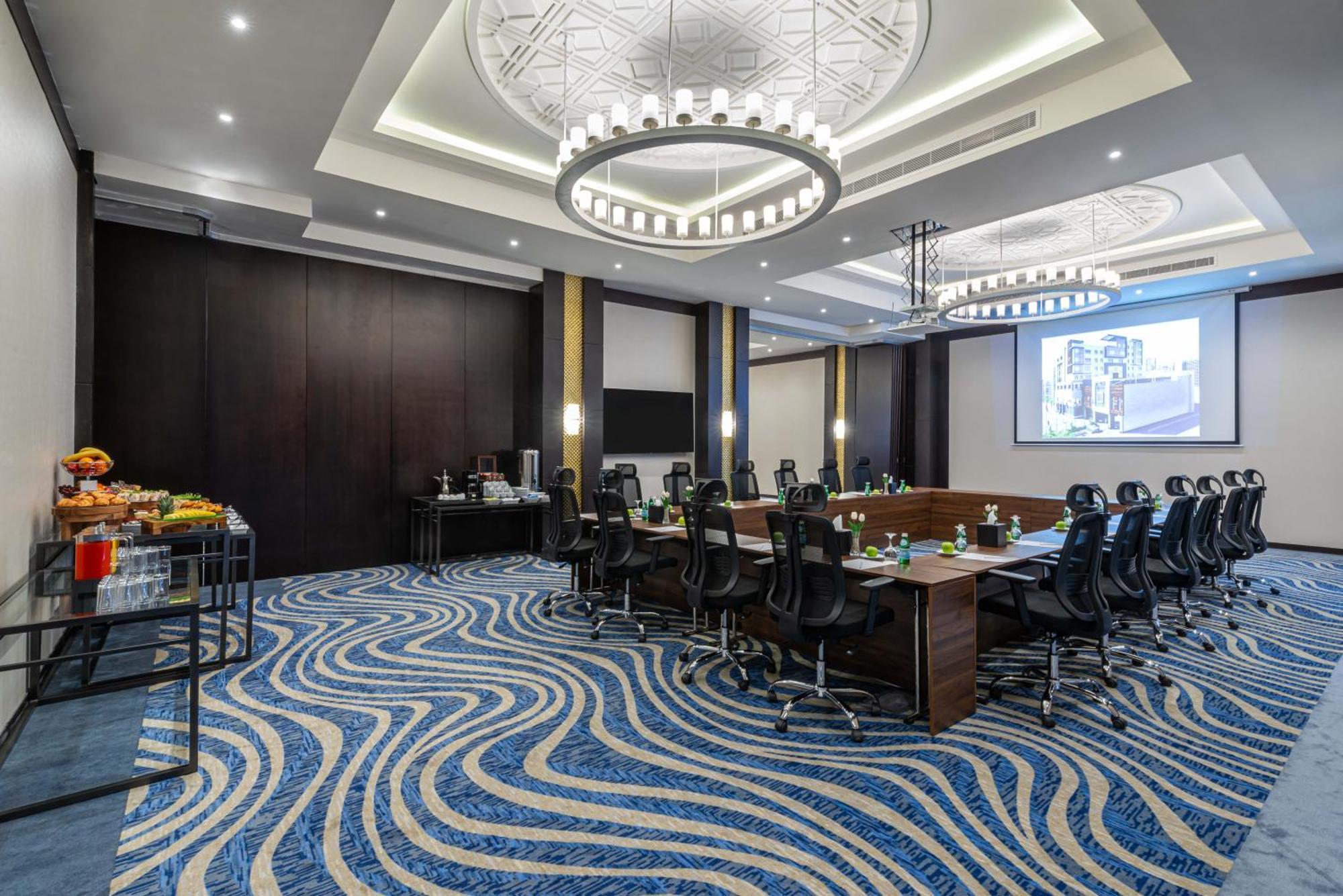 Western Center فندق